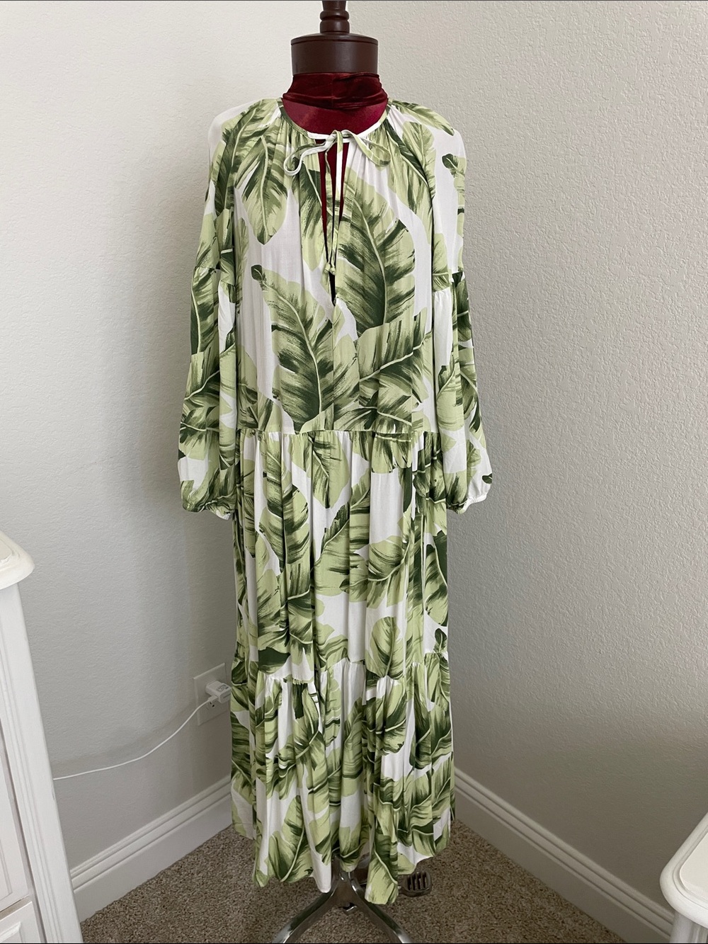 Tropical Leaf Print Maxi Dress in Green - Unbranded